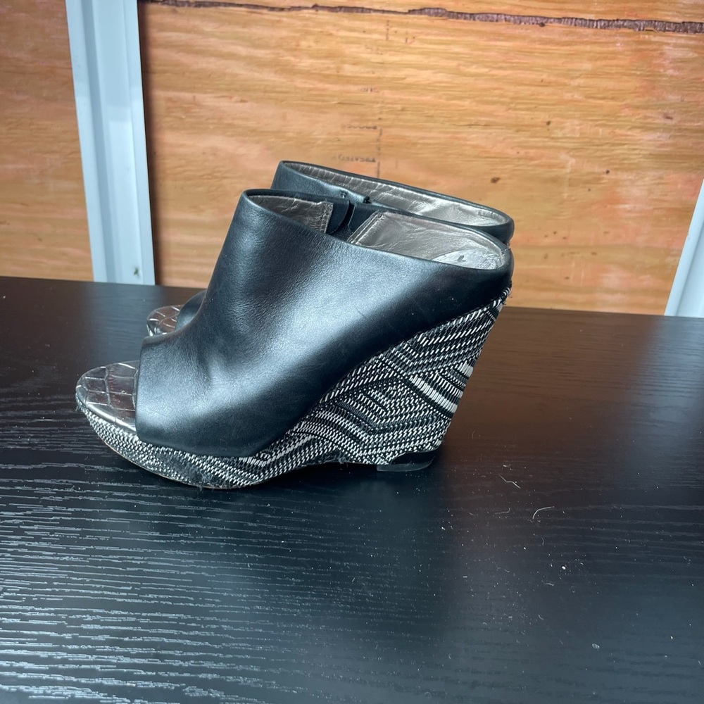 Sam Edelman Black Kylie Wedge Zig Zag Open
Toe Black Leather Size 6.5 - Picture 7 of 8